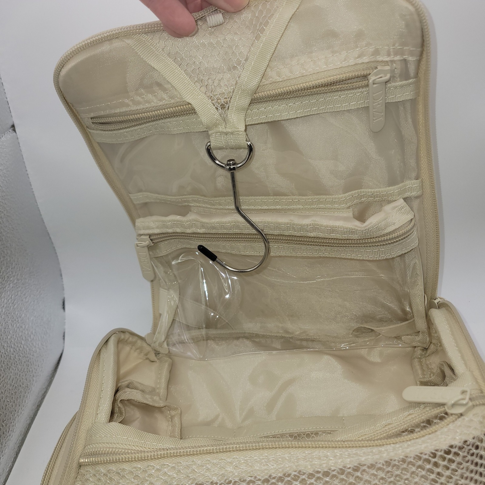 Dezi Skin Travel Bag Cream Beige Ribbed Hanging Toiletry Cosmetic Case Be091 New — image 5 of 8